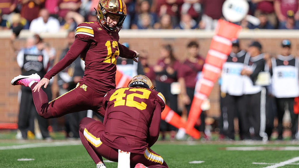 Minnesota's late-arriving kicker Luke Drzewiecki quickly makes a strong impression — Brooklyn Center Dining news