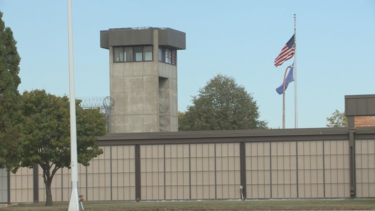 Corrections officer charged with allegedly bringing drugs into prison — KARE 11 Local — Gopher